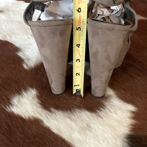 Sexy- Strappy- Platform Sandals - Picture 4 of 8